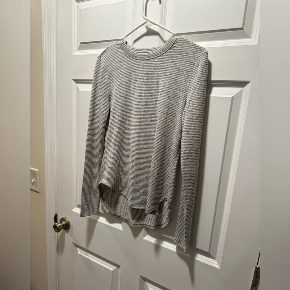 Banana Republic Sweater - Picture 4 of 7
